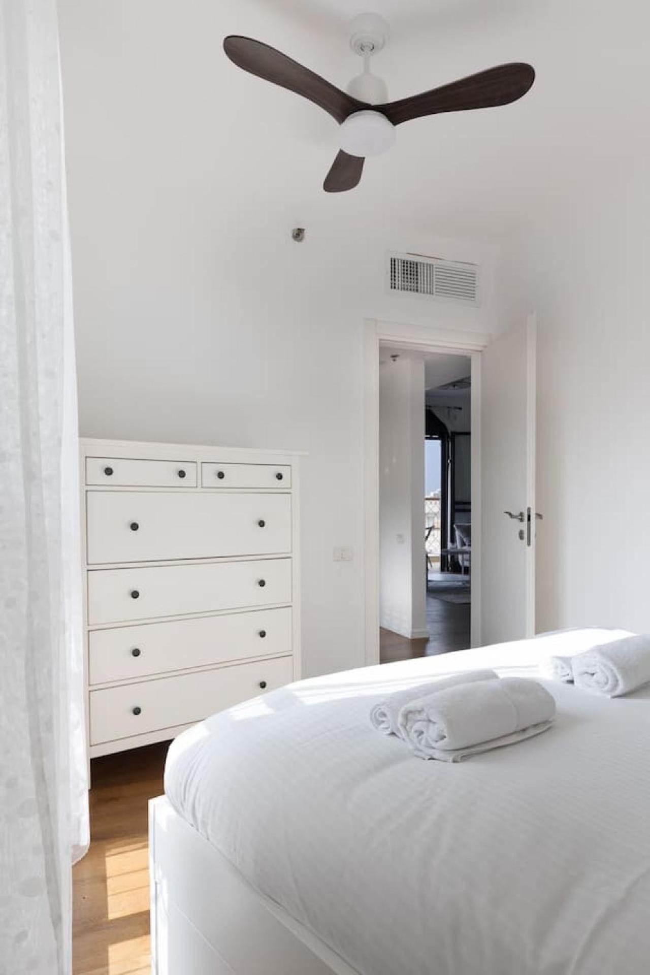 Elegant Apartment W Balcony & Mamad In Heart Of Tel Aviv By Sea N' Rent 外观 照片