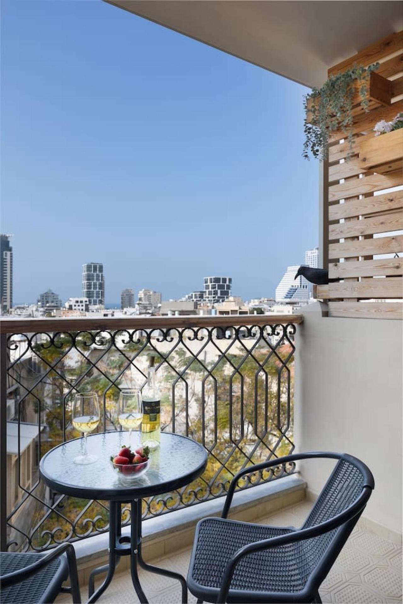 Elegant Apartment W Balcony & Mamad In Heart Of Tel Aviv By Sea N' Rent 外观 照片